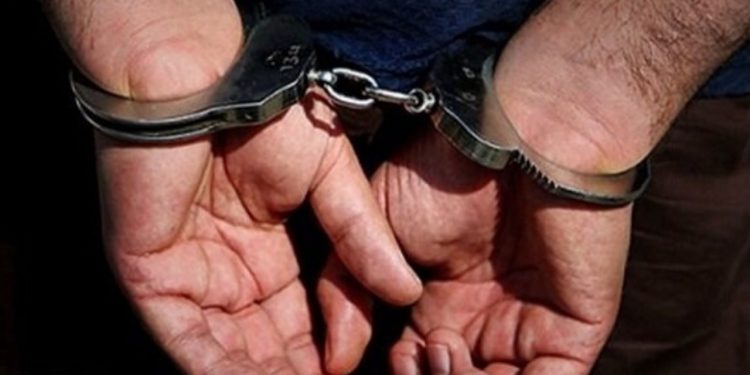 فرمانده انتظامی شهرستان ری از دستگیری ۲ سارق مسافرکش‌نما پس از تعقیب و گریز در اتوبان غدیر خبر داد.