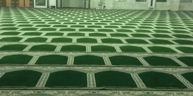 اهداء ۳۰۰ متر فرش سجاده‌ای توسط خیر دهدشتی به مسجد امیرالمومنین (ع)