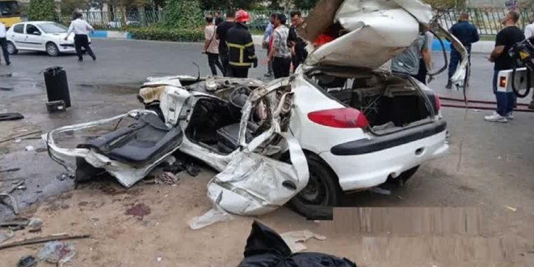 فوت راننده جوان در برخورد با تیر برق حاشیه خیابان در ساری