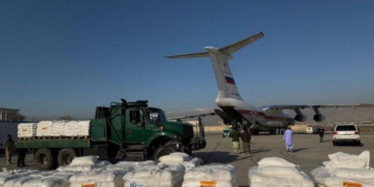 نخستین محموله ۱۰۰ تنی اقلام زیستی هلال‌احمر ایران برای کمک به زلزله زدگان وارد افغانستان شد.
