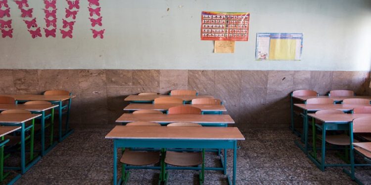 مدارس تا پایان شهریور از شنبه تا چهارشنبه دایر هستند/ ۷۵۰ هزار دانش‌آموز برای دریافت کتب درسی ثبت‌نام نکرده‌اند