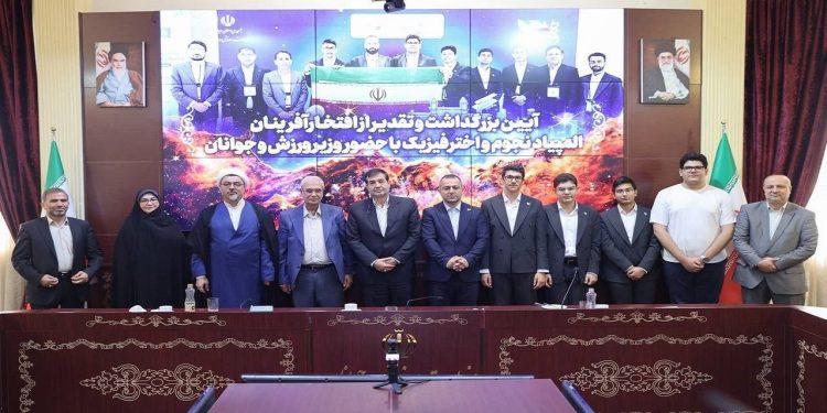 از افتخارآفرینان المپیاد نجوم و اخترفیزیک تجلیل شد