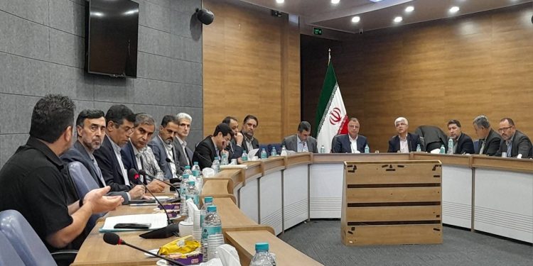 امهال بازپرداخت تسهیلات بانکی، اصلاح محدوده فعالیت معدنی، سرمایه در گردش و تأمین برق، ازجمله درخواست واحد‌های تولیدی در کارگروه تسهیل و رفع موانع تولید گلستان بود.