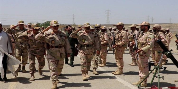 دست‌های پنهان قاچاق را قطع می‌کنیم/ مبارزه قاطعانه با ‌عناصر خودفروخته‌