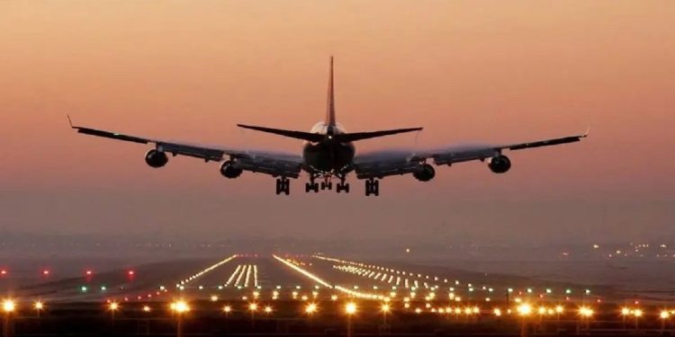 بهره برداری از فرودگاه قم تا پایان دولت