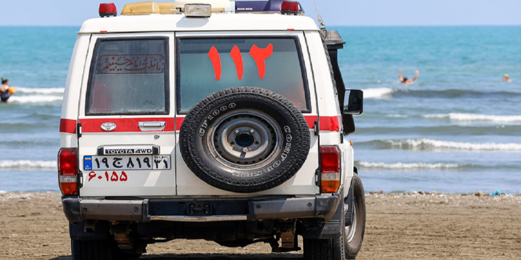 نجات ۴۴۵ نفر از امواج سهمگین خزر