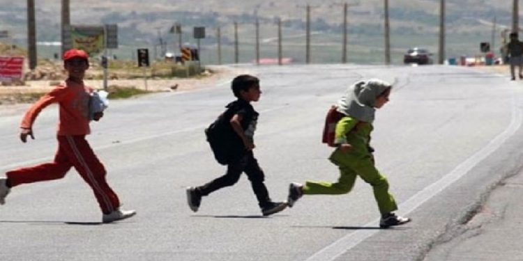 زنگ خطر در حاشیه مدارس لرستان؛ ایمنی گمشده در مسیر دانش‌آموزان