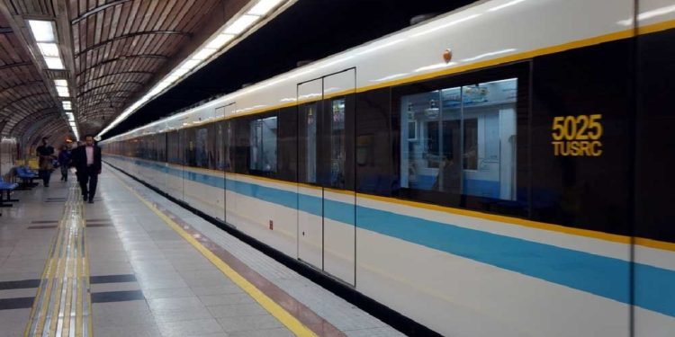 کشف طلا و سکه و دستگیری دو سارق حرفه‌ای در مترو تهران