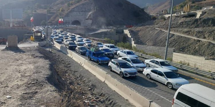 رئیس پلیس راه راهور فراجا، گفت: تردد تمامی خودروها از مرزنآباد به سمت تهران از ساعت ۹:۰۰ صبح امروز ممنوع شده و از ساعت ۱۱:۰۰ نیز مسیر جنوب به شمال آزادراه تهران–شمال و کرج–چالوس به صورت یکطرفه خواهد بود.