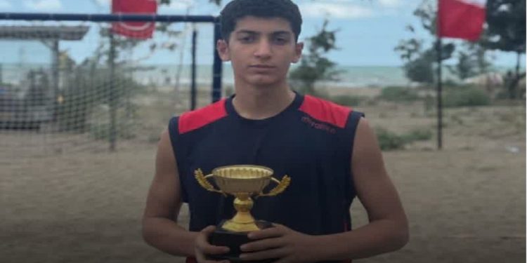 قم روی شنهای ساحلی قهرمان شد