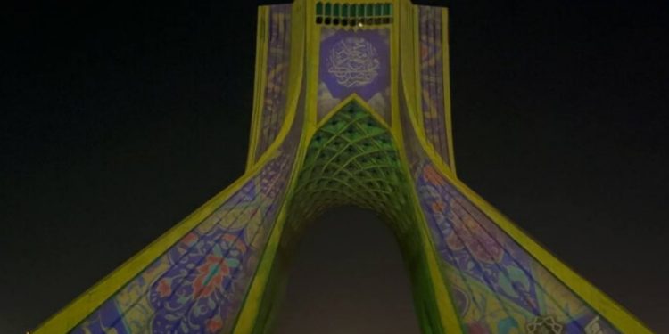 اجرای برج‌نگاره جدید در برج آزادی به مناسبت میلاد پیامبر (ص)