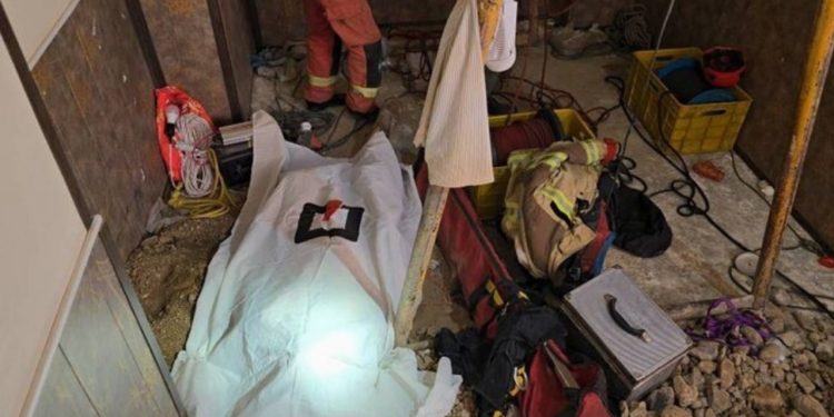 سخنگوی سازمان آتش‌نشانی و خدمات ایمنی شهرداری تهران از جان باختن کارگر ۲۸ ساله در پی سقوط و بی‌هوشی داخل چاه ۱۵ متری در خیابان پیروزی خبر داد.