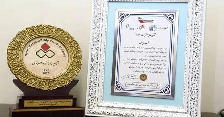 درخشش بانک ملی ایران در جشنواره روابط عمومی؛ دریافت نشان عالی مسئولیت