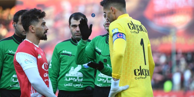 خبرورزشیگردی| پرسپولیس: استقلالیها مخفیانه با بازیکنان ما تماس می گیرند/ استقلال: مدرک رو کنید!