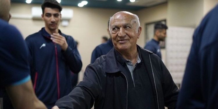 با این وضعیت که نمیشود تیم ملی با منچستریونایتد بازی کند؛ ۳ بازی بعد میگویم پرسپولیس قهرمان میشود یا نه!