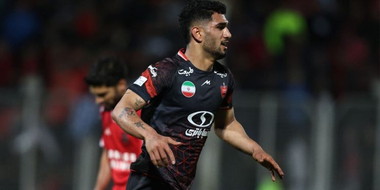 گیر افتادن بازیکن مورد اعتماد کارتال در ترافیک خط میانی پرسپولیس!