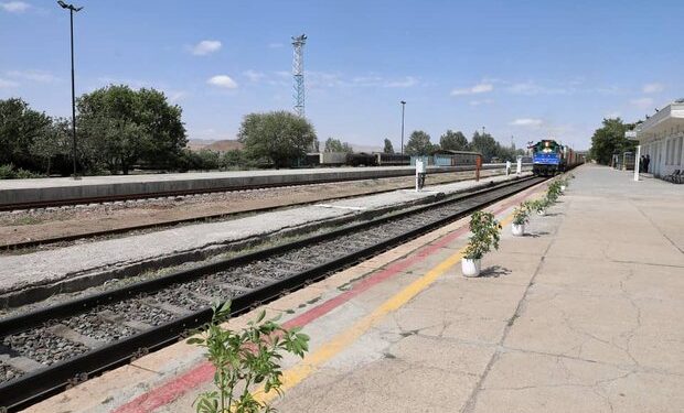 ۲ خطه کردن راهآهن زنجان ـ قزوین و نهضت ملی مسکن در اولویت قرار دارد