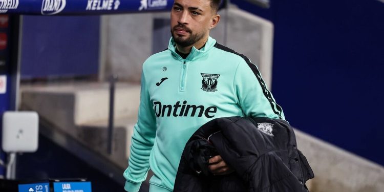 مدارک پزشکی وینگر بارسلونا تایید شد؛ استقلال یک گام به الحدادی نزدیک‌تر شد!