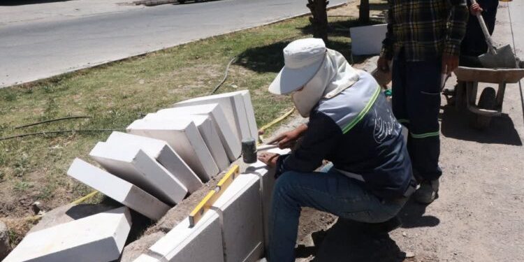 اجرای مرحله پایانی بهسازی و زیباسازی رفیوژ میانی بلوار جهاد