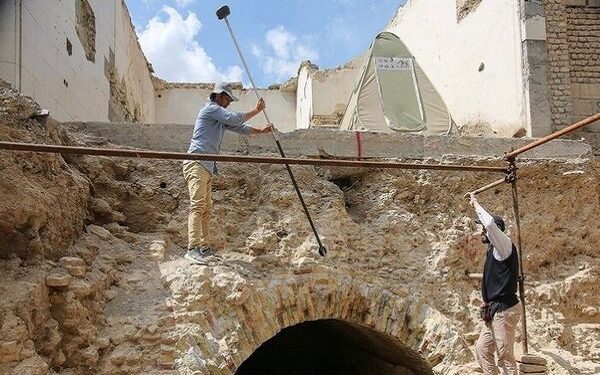 کشف شواهد کاخ سلجوقی و ۳۹۲ سکه تاریخی در کاوش‌های کمرزرین اصفهان