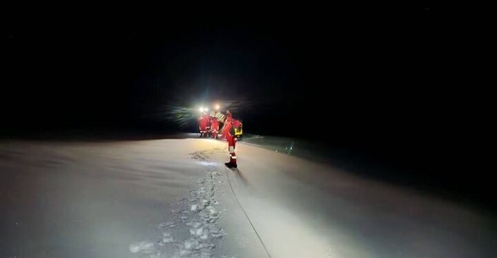 نجات ۲ کوهنورد زن در ارتفاع ۴۲۰۰ متری قله دماوند