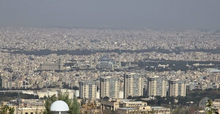 هوای اصفهان در ۶ منطقه آلوده است