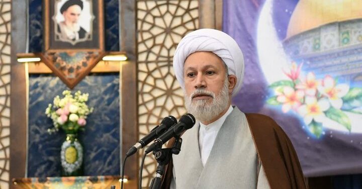 مسئولان بر حل مشکلات مردم تمرکز کنند نه مسائل حاشیهای