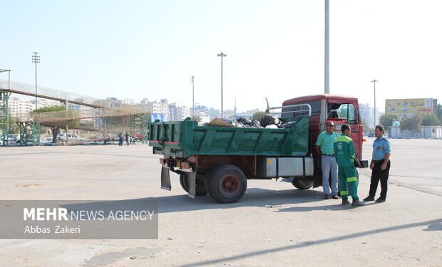 پاکسازی ساحل شرقی بندرعباس از سازههای غیرمجاز و قلیان سراها