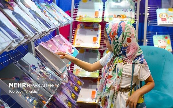 توزیع ۱۷ هزار بسته لوازمالتحریر در قالب طرح مهر تحصیلی در قم