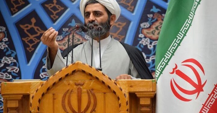 انتقاد و مطالبه نباید اصول و محور وحدت را خدشه دار کند