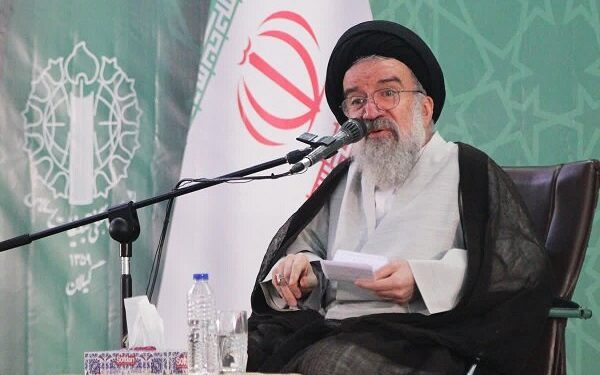 آیتالله خاتمی: حمایت و نقد سازنده دولت زمینهساز پیشرفت کشور است