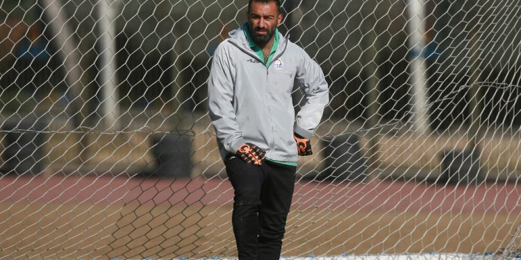 کریخوانی حنیف عمرانزاده پس از فحاشی پرسپولیسیها