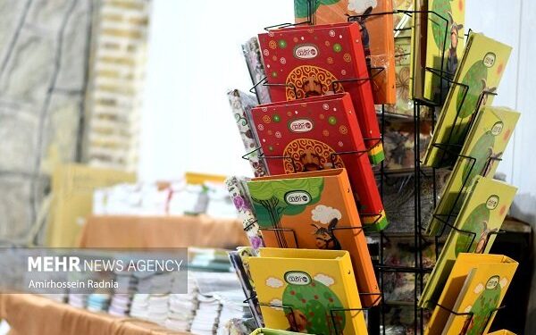 توزیع ۵ هزار نوشت افزار بین دانش آموزان نیازمند در کهگیلویه و بویراحمد