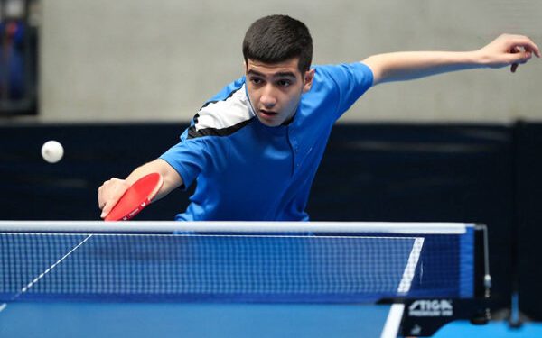 رویارویی نوشاد عالمیان و بنیامین فرجی در مسابقات تنیس روی میز فیدر چک