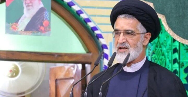 جمهوری اسلامی از نخستین روزهای پیروزی انقلاب محور وحدت بوده است