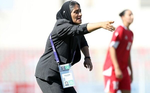 چراغ سبز فدراسیون فوتبال به دور زدن قانون؛ سرمربیان دو شغله در لیگ؟