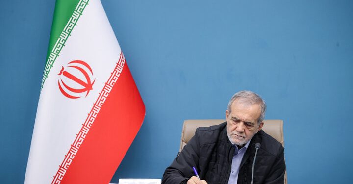 طرح مشکلات سرمایه گذاران و فعالان اقتصادی اردبیل با حضور رئیس جمهور