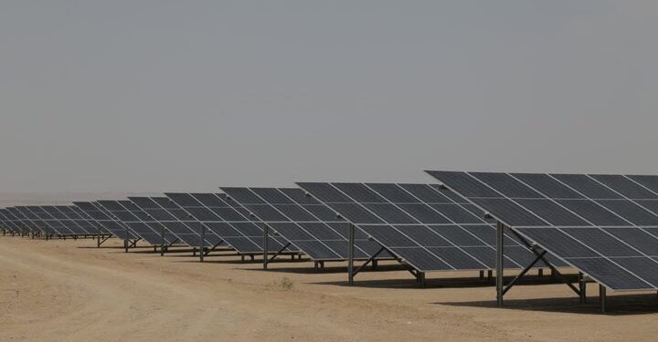 افتتاح طرحهای توسعه شبکه برق در نیروگاه سلطانیه با حضور وزیر نیرو