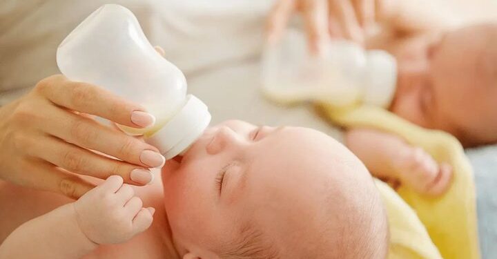 خواص شیر مادر برای دوران نوزادی و بزرگسالی