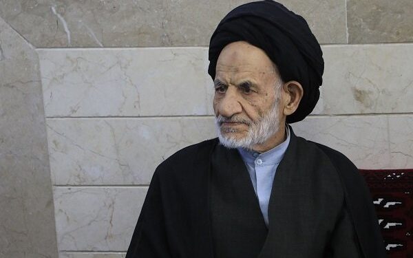 اولویت مسئولان رفع مشکلات مردم و عدم انحراف از آرمانهای انقلاب است