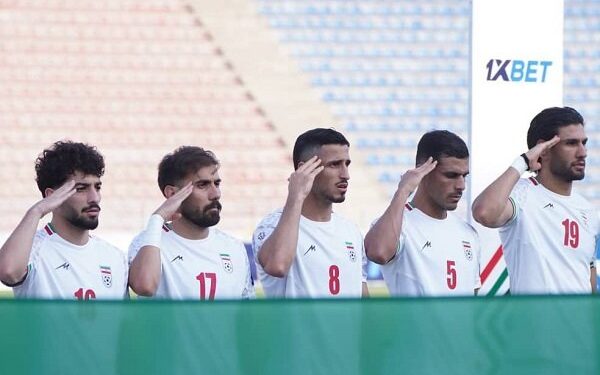 قلعه نویی روی نیمکت ننشست و فریاد کشید