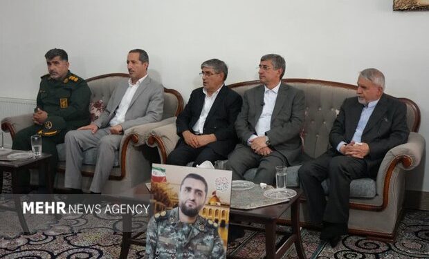 دیدار وزیر میراث‌فرهنگی با خانواده شهید ابوذر مرادی