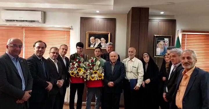 دیدار صمیمانه استاندار مازندران با برترین‌های کنکور