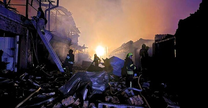 حمله شبانه روسیه به غرب اوکراین با بیش از ۵۰۰ پهپاد و موشک