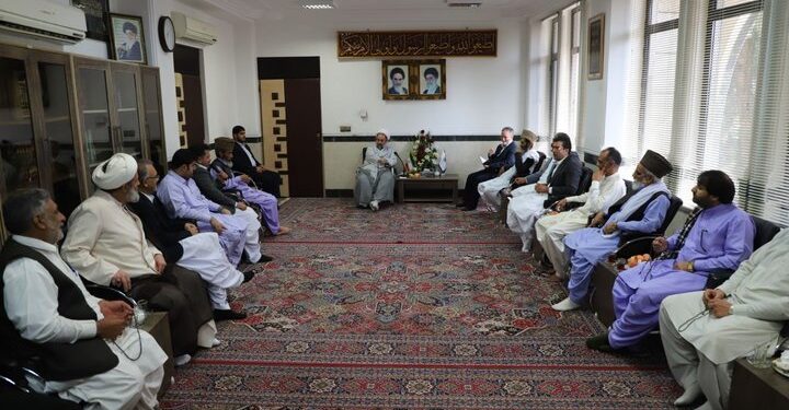 دیدار صمیمانه سران طوایف سیستان و بلوچستان با  نماینده ولی فقیه استان