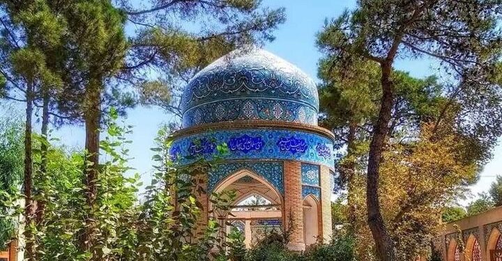 تکیه واله؛ پیوند شعر، خوشنویسی و معماری در تخت فولاد