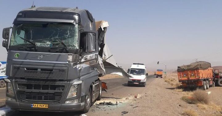 تصادف زنجیرهای در محور قدیم قم-تهران و مصدومیت ۳ نفر