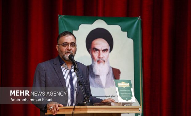 آیین رونمایی و آغاز برپایی جلسات درس اخلاق در مساجد استان قم