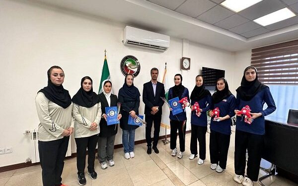 تجلیل ساعی از سه بانوی قهرمان اهل‌سنت تکواندو در هفته وحدت