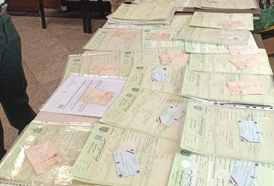 کشف ۸۳ برگ سبز و ۲۴ کارت خودرو جعلی در ری